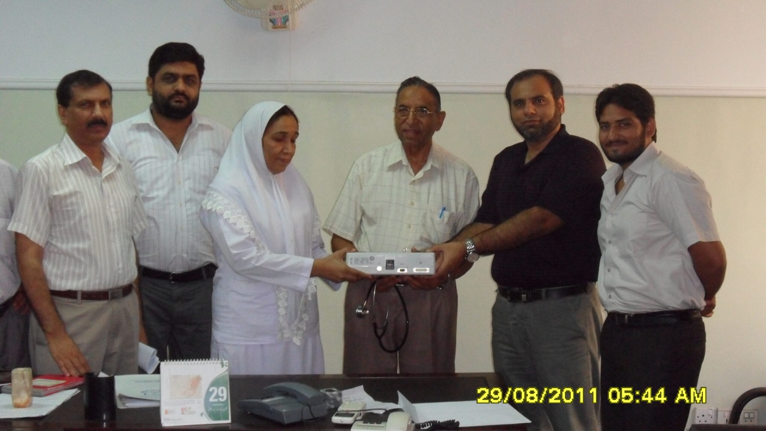 inaugration ceremony of ecg machine for dialysis ward donated by mr shabir hussain chawla (1)