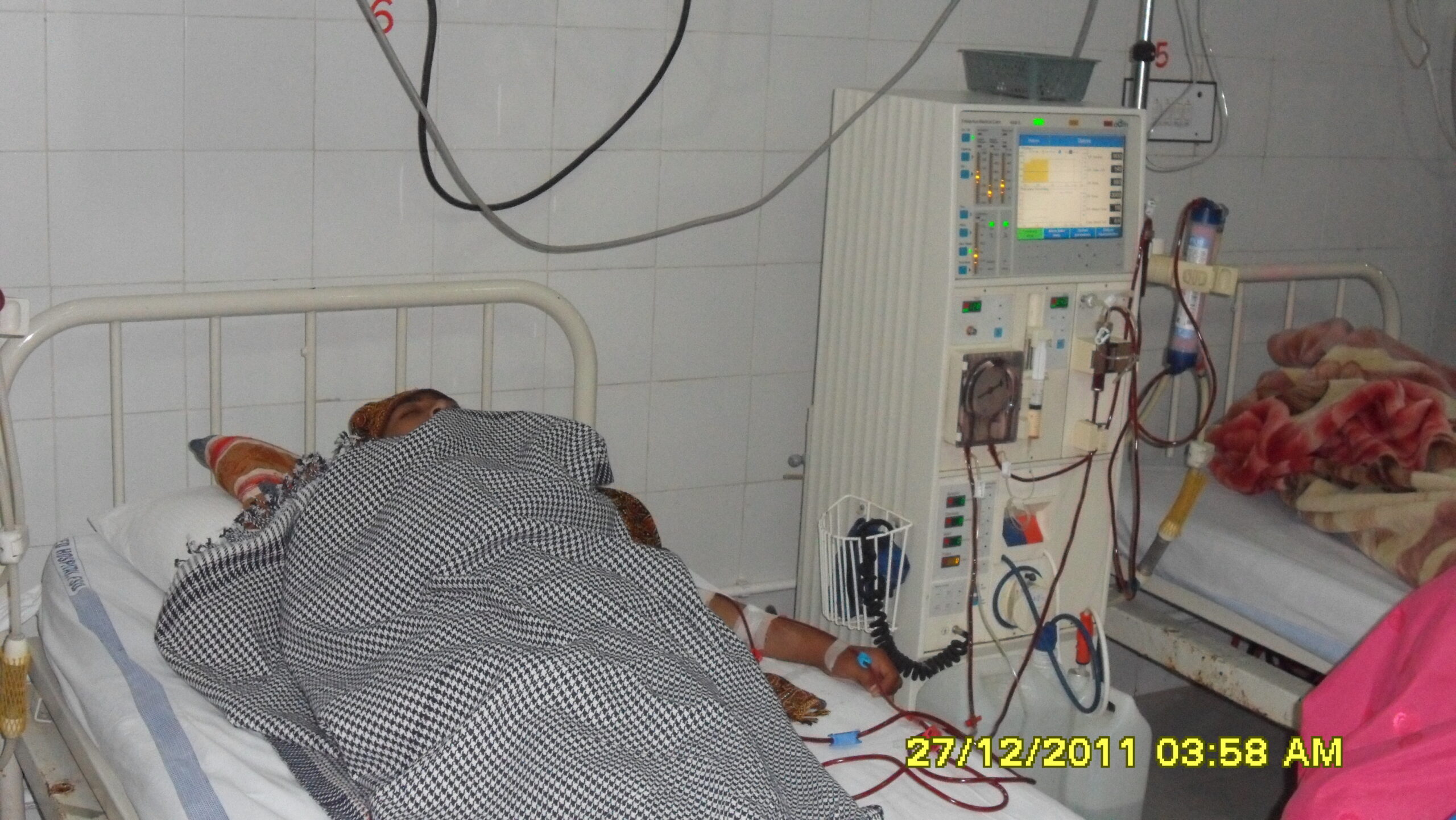 patient getting free dialysis on sponsored beds (3)