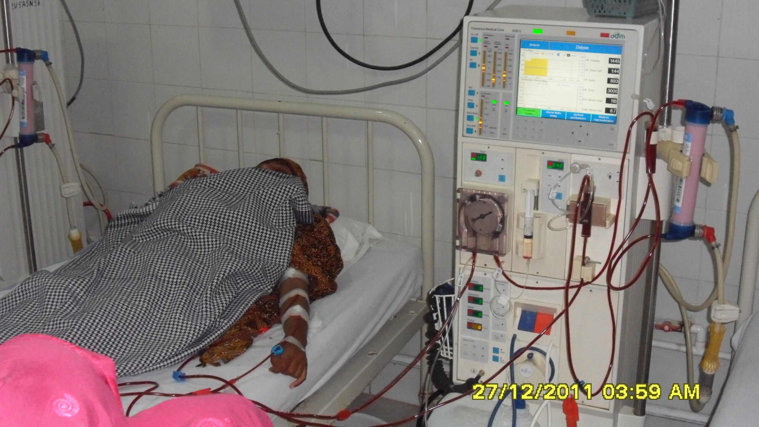 patient getting free dialysis on sponsored beds (4)